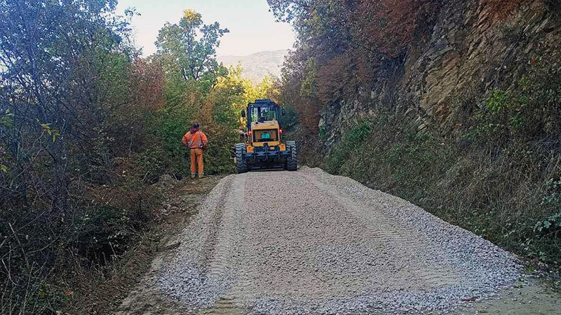Danas počeli pripremni radovi za asfaltiranje putnog pravca Vlasotince – Brezovica