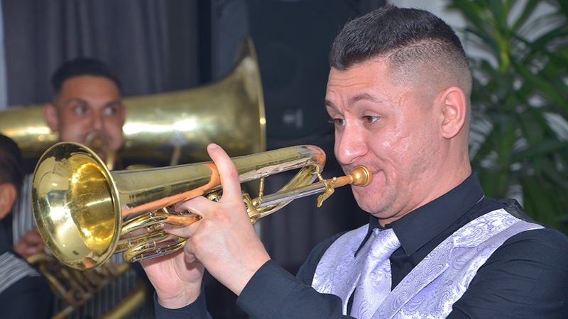 Sto godina trube koja ne ćuti – Priča koja se svira kroz generacije