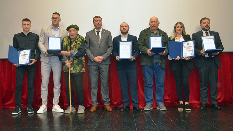 Svečanom sednicom obeležen Dan opštine i dodeljene Oktobarske nagrade