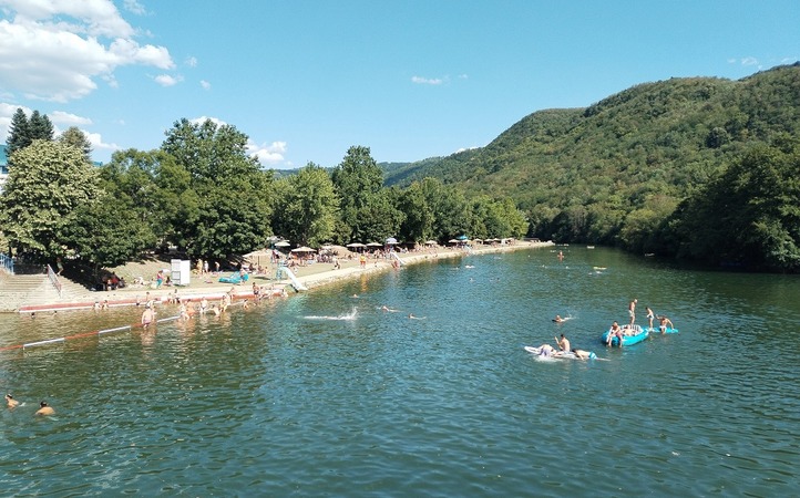 Analize vode na kupalištu u Vlasotincu pokazale: Kvalitet vode veoma dobar, ekološki status odličan