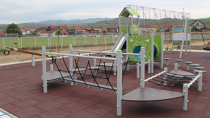 Otvoreno igralište Rosulja pored fudbalskog stadiona u Vlasotincu